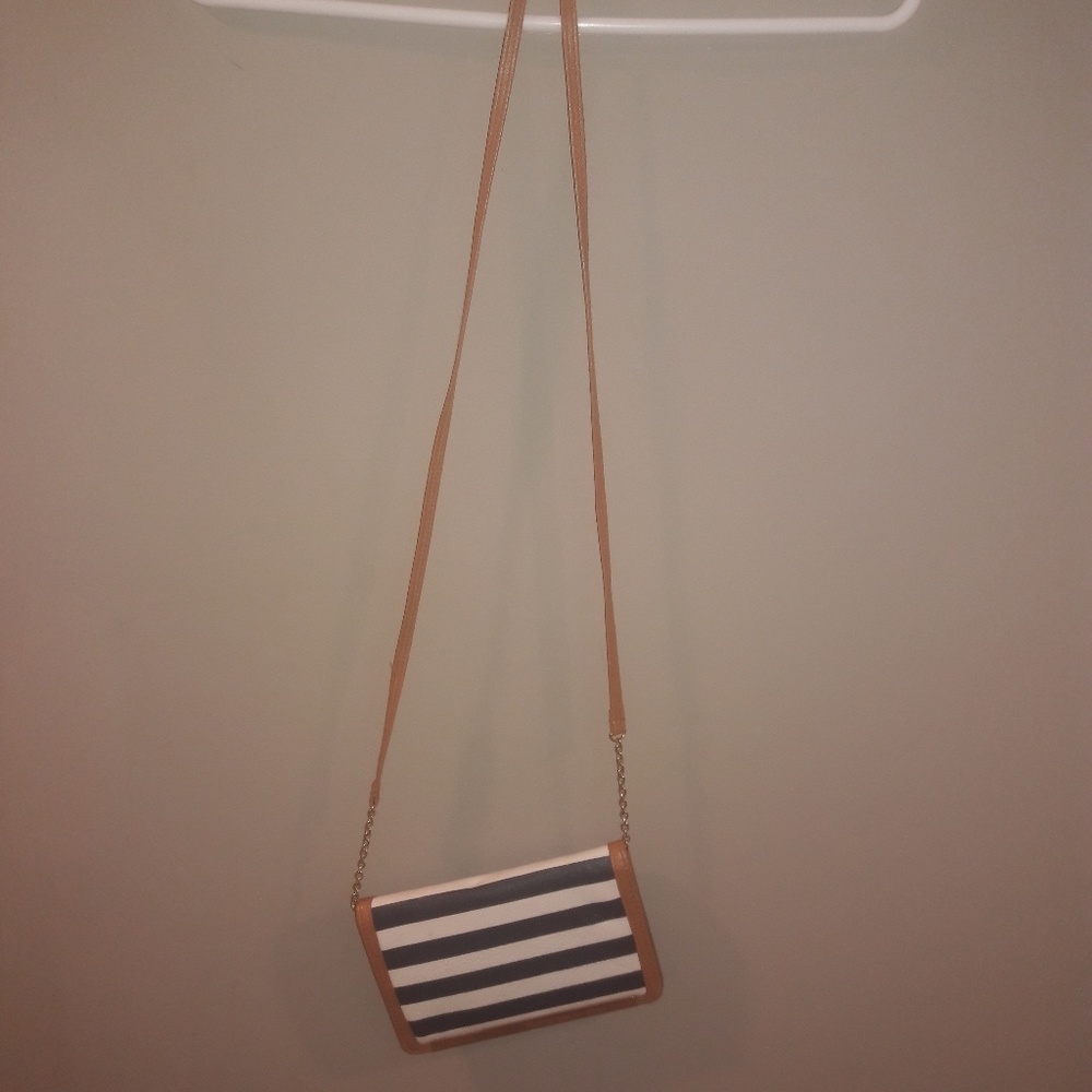 Crossbody wallet